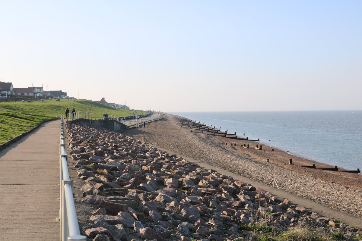SwaleCouncil's tweet photo. Minster Leas &amp; Sheerness beaches will each be flying the prestigious Blue Flag this year.

The beaches are among only 78 sites in the country, &amp; 14 in the South East, to receive the Blue Flag Award.

The flags will be raised at the beaches later this month https://t.co/onMGfYiCXn https://t.co/L1LnSY6kE7