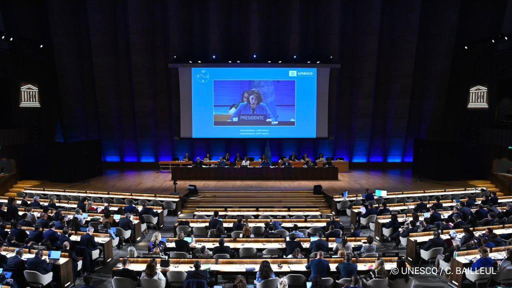 HaifaAlMogrin's tweet photo. Proud to reaffirm the Kingdom of #SaudiArabia's 🇸🇦dedication to global sustainability at the @UNESCO #216EXB session. We remain committed to advancing education, sciences, culture, communication and global priorities such as Africa and #SIDS for the betterment of humanity. 🌐 https://t.co/ekmi2Dyz3a