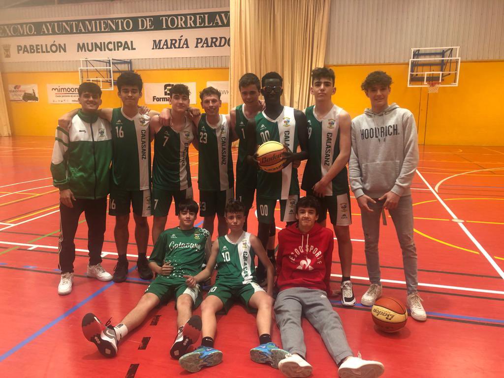 CBCalasanz's tweet photo. Nuestro equipo cadete masculino consigue el ascenso a primera división, después de conseguir derrotar a la @CDLaPazTorre en una eliminatoria muy disputada.
El sábado 20 a las 19.00 en la Cantábrica jugarán la final de Segunda división contra @ArsanAstillero https://t.co/yVb04FLEB6