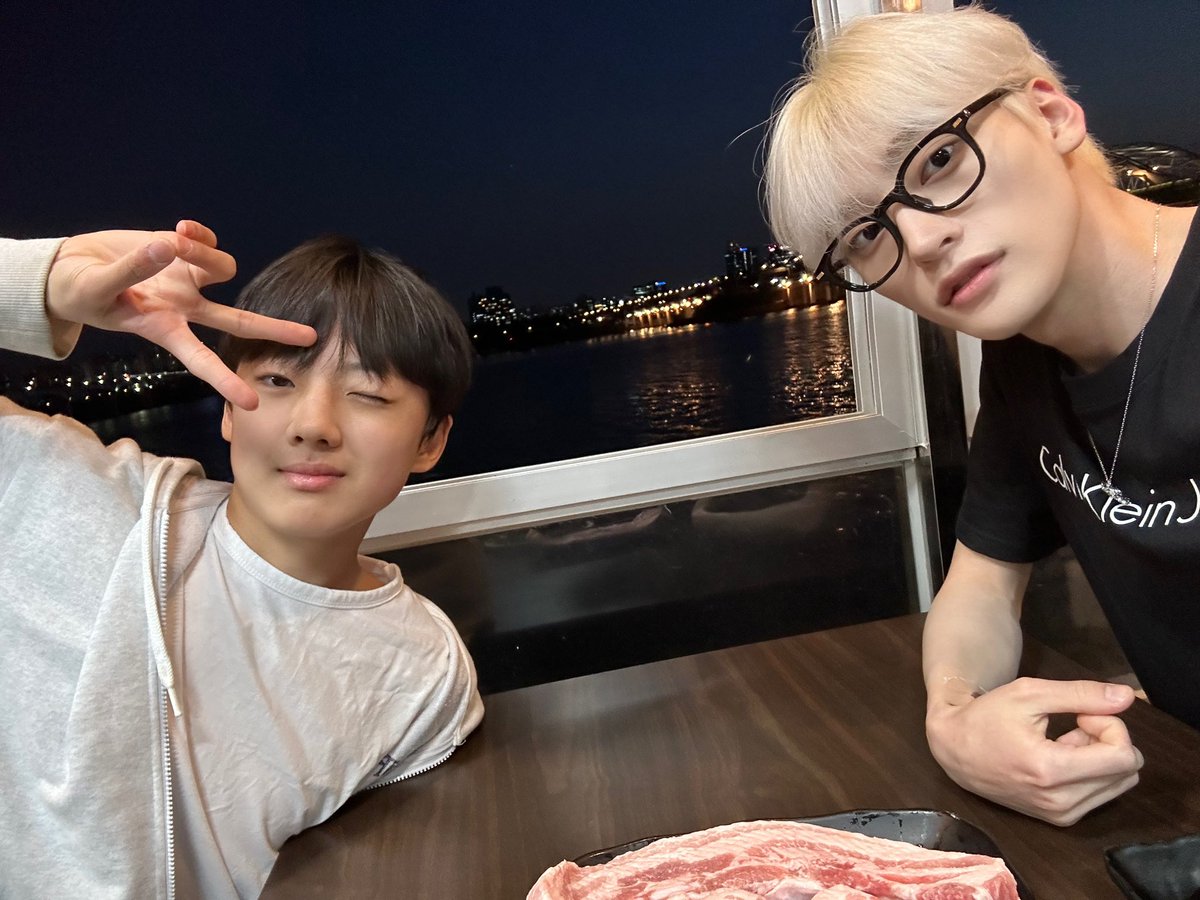 fantasyboys_jp's tweet photo. こんにちはテソンです😈 
今日はイランとデートをした写真‼ 
まだ幼いからか 初めてやることが多かったんです 
すごく可愛いですよね😊 
これからも永遠のファンであり、兄として応援するイランをたくさん大切にしてください🙏❤️‍🔥  

#소년판타지 #FANTASYBOYS 
#TAESEON #テソン https://t.co/unSjJ3BVbo