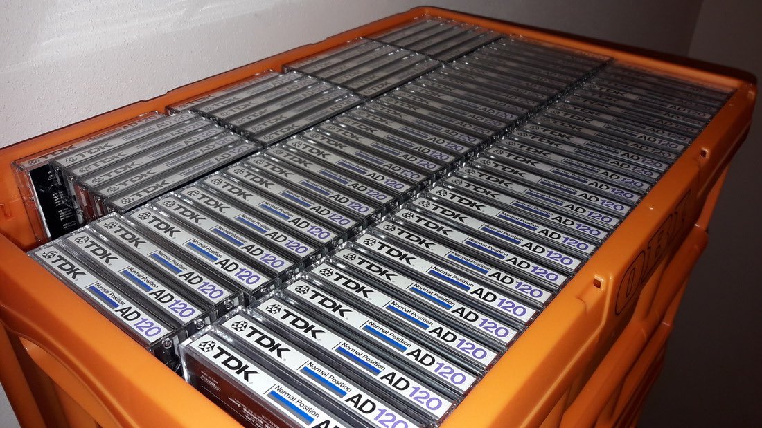 StachyDj's tweet photo. unbelievable, a huge (over 15k #cassettes) of daily german audio broadcast recordings archieve from 1970-2000 on #tape was saved..
.
https://t.co/d2hZofdiNz
/german article/
#radioland
#cassettelove
#savethetapes
#radioarchiv
#magnetics https://t.co/zxOlUEXbtE