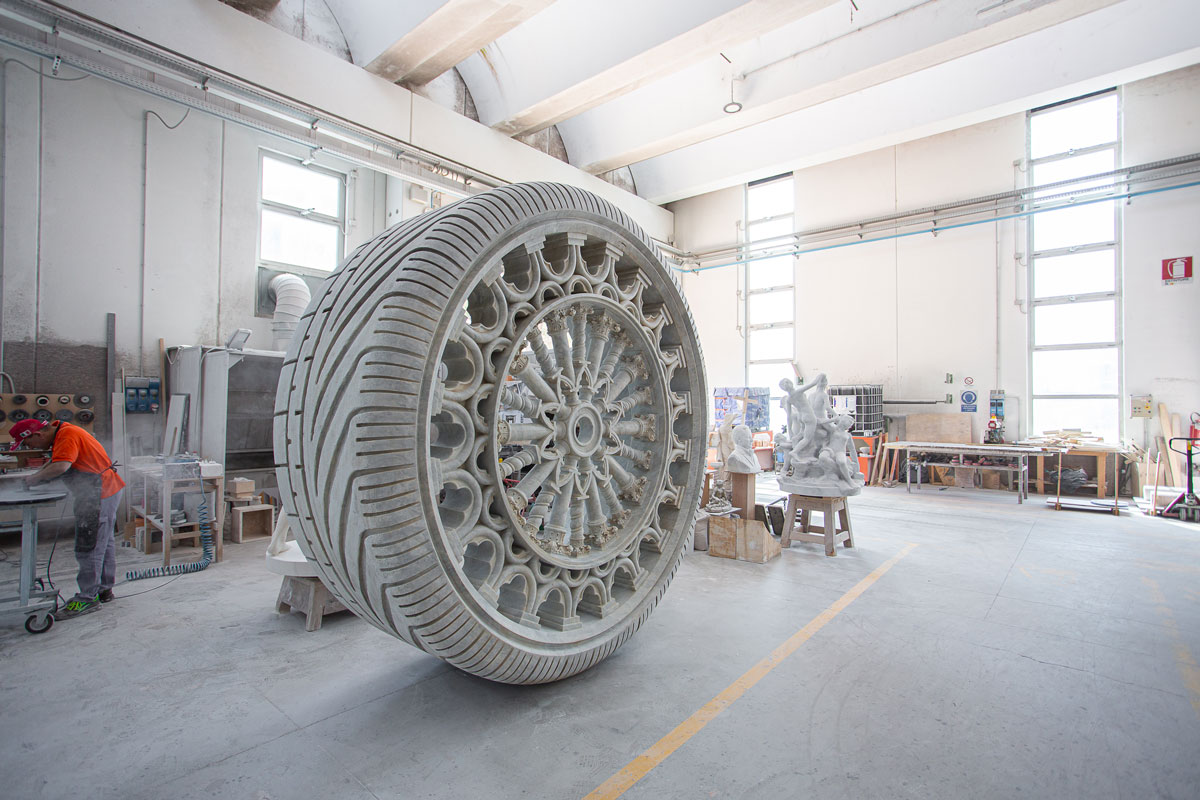 youfurnitureNet's tweet photo. @margrafspa non è solo un’azienda, ma una squadra di “visionari” che ha scelto di sfidare le regole del marmo. Innovazione e artigianalità si uniscono in un binomio perfetto per plasmare la materia litica
https://t.co/K7mdcRrifj

#youfurniture #rotas #scultura #margraf https://t.co/AndFzVpqp6