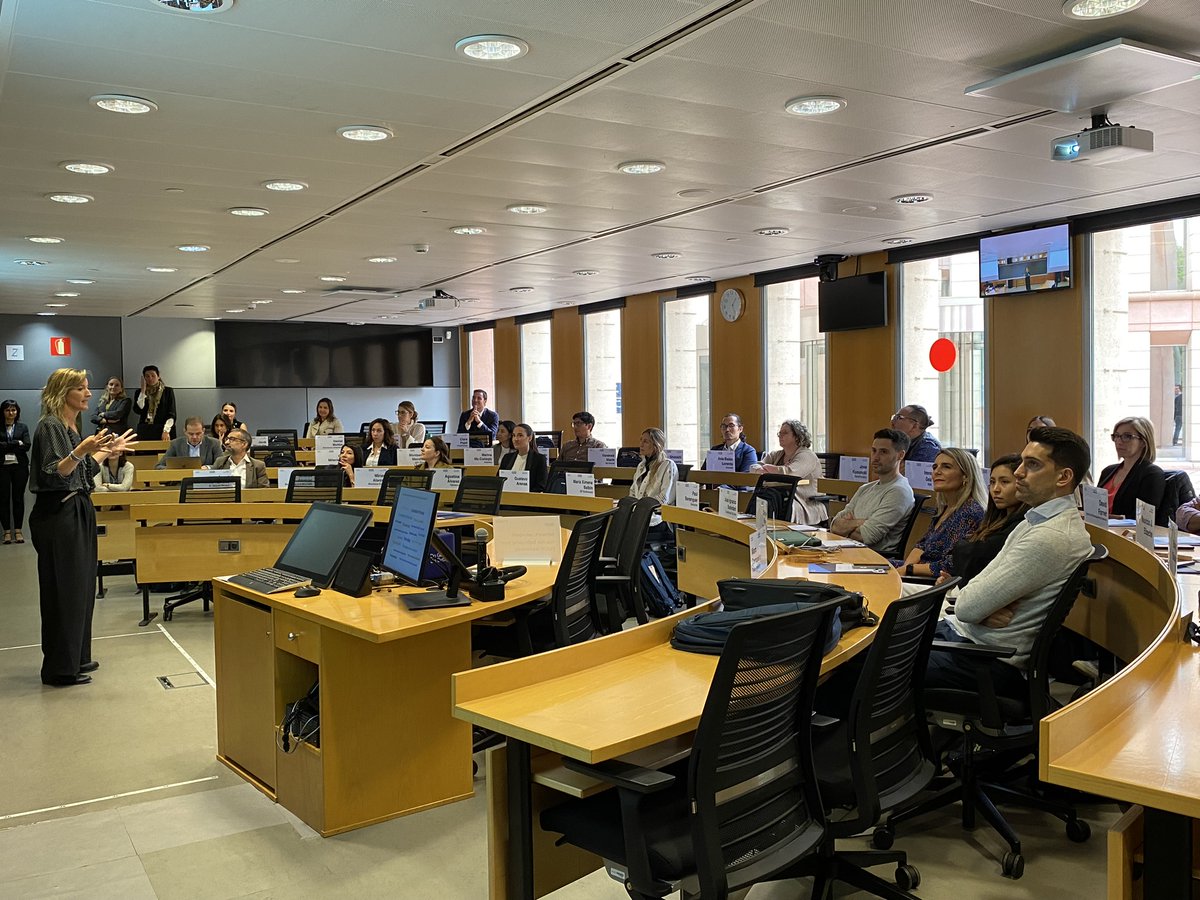 EsadeExecEd's tweet photo. 🚀¡Bienvenidos a los nuevos participantes de los #EsadeExecMasters en BCN! 🎉 Una emocionante jornada llena de oportunidades de crecimiento personal y profesional. Además, disfrutamos de una actividad de socialización musical formando una batucada con distintos instrumentos.👏 https://t.co/FaUeOXBWTk