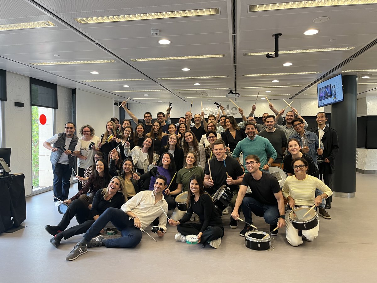 EsadeExecEd's tweet photo. 🚀¡Bienvenidos a los nuevos participantes de los #EsadeExecMasters en BCN! 🎉 Una emocionante jornada llena de oportunidades de crecimiento personal y profesional. Además, disfrutamos de una actividad de socialización musical formando una batucada con distintos instrumentos.👏 https://t.co/FaUeOXBWTk