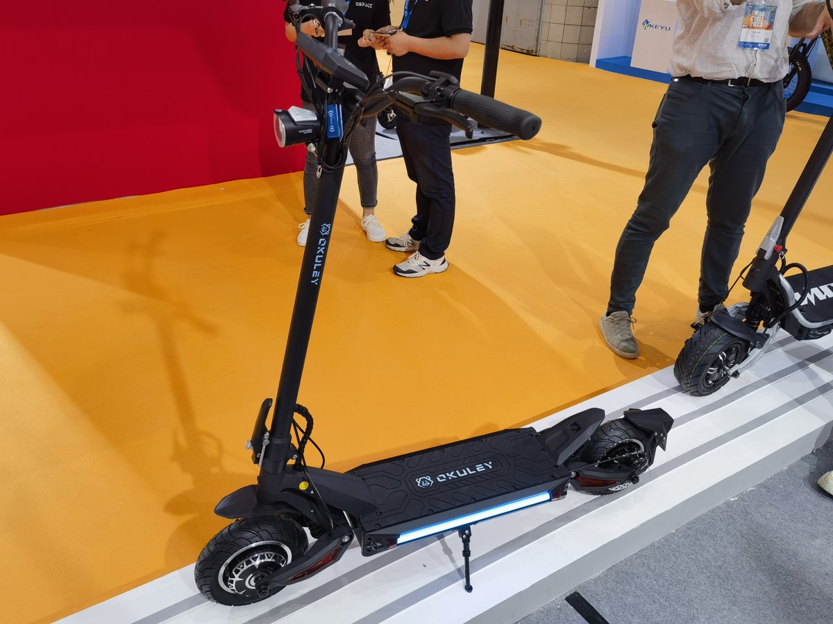 🛴Okuley series R10🛴
Equipped with 52V 18.2Ah battery, dual 1000W motors, Max Speed 70km/h, Max Range 80km.
👇Learn more on our website👇
huidongscooters.com/product03.html

#electricscooter #electricscooters #Okuleyscooter #electricscooteraustralia #escooter