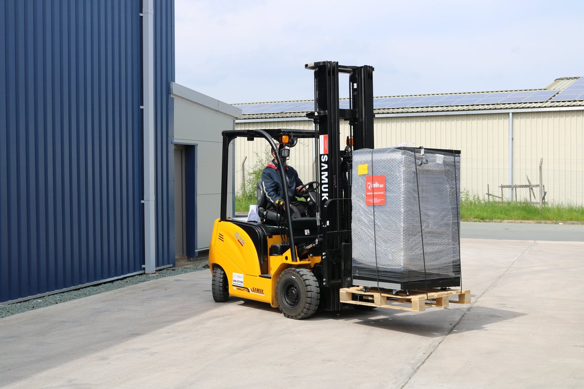 Blueboxsameday's tweet photo. #storewithease at Bluebox Storage Oswestry Ltd, we can collect your goods, deliver directly to our warehouses for storage, ready for dispatch. #fulfilment #distribution #uklogistics #warehouse #3pl #warehousestorage #uk #sme #fullymanaged https://t.co/gorpooo15u