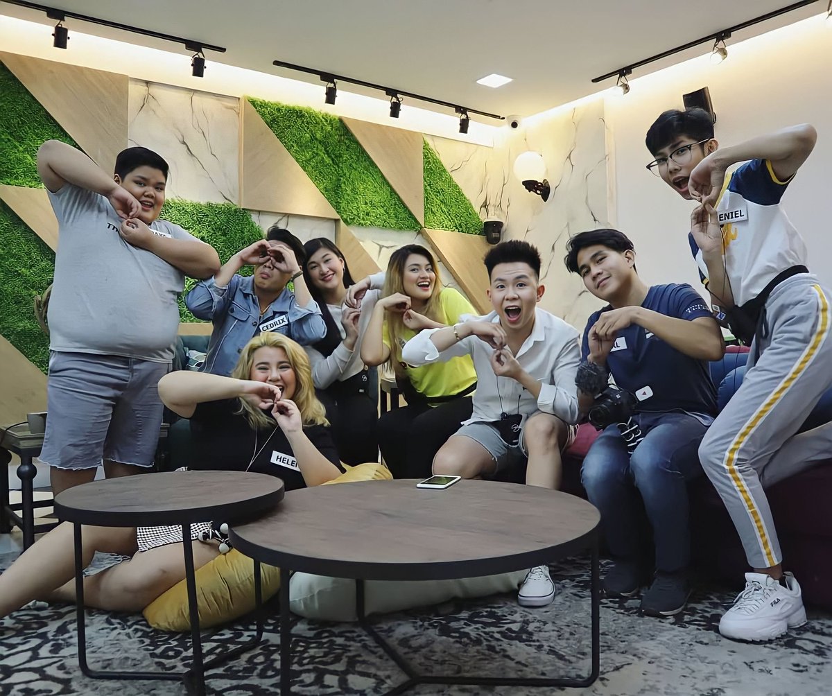 carlphtv's tweet photo. Naging Housemate ako ng Pinoy Big Brother Otso (Vloggers Edition) sa ABS-CBN noong 2018 kasama ang iba pang mga Vloggers. Kahit saglit lang ako sa loob ng Bahay ni Kuya ay isa ito sa pinaka tumatak sa memories ko at sobrang thankful ko kasi nabigyan ako ng chance tumira sa loob.. https://t.co/7oq1rrwsrL