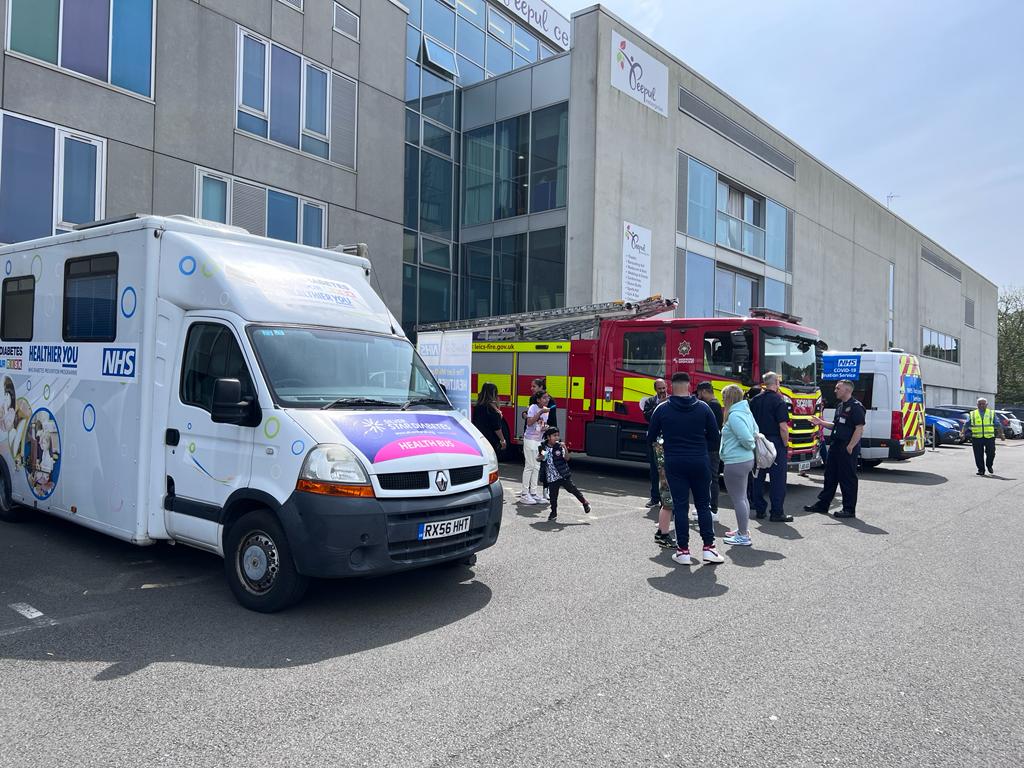 Peepul_Centre's tweet image. Great Successful Event at our Peepul Arts Wellbeing Mela! Thank you for all your support and watch this space for next coming event!
#mela #fun #stalls