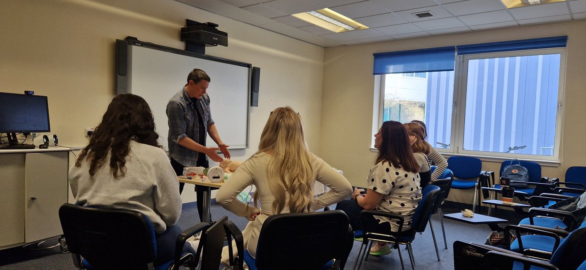 ofallpositions's tweet photo. #SMMDP #NewbornResus course in full flow in @NHS_Lothian today, with @Scotambservice colleague Pierre leading candidates through the airway adjunct session. #midwives #neonatalnurse #SNRC #coremandatory #multidisciplinary https://t.co/t4j8HVdYid