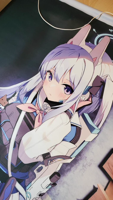 メロブのブルアカ応援企画のタペストリーいい感じですね… 色も悪くないし 名前入ってるのちょっと感動