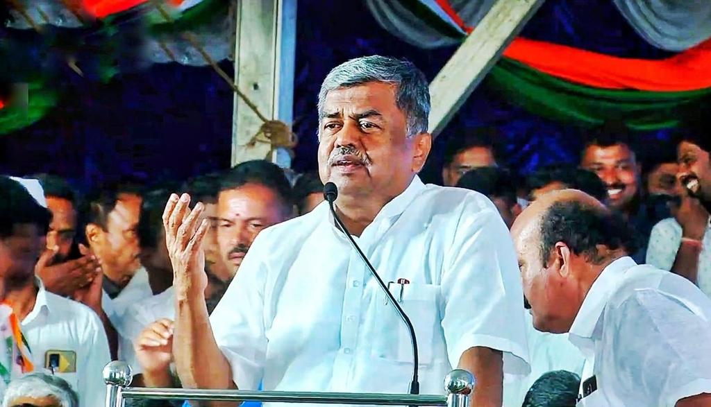 Code_Victoris's tweet photo. Bk hariprasad For Home Minister 

@HariprasadBK2  ✨💥

#Next_Home_minister 
#BKhariprasad
#DCM_BKhariprasad @HariprasadBK2  

@kcvenugopalmp @RahulGandhi @rssurjewala @anvith_kateel https://t.co/y2aqbT3e7l