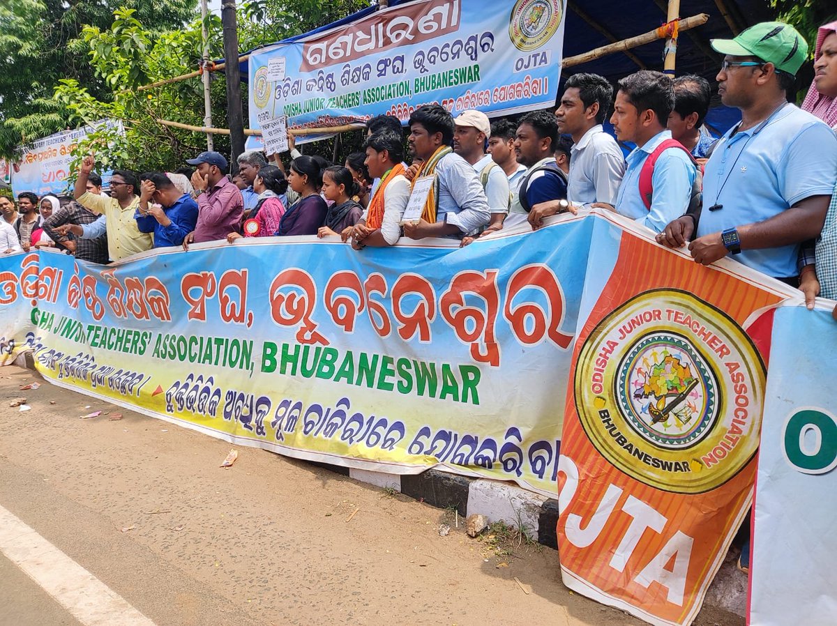 OjtaRaighar's tweet photo. Only one demand Regular 9000 Junior Teacher.

@CMO_Odisha @Naveen_Odisha @MoSarkar5T @dpradhanbjp @BIJAYMALLA  @OGCEA @otvkhabar @kanak_news @NandighoshaTV @ArgusNews_in https://t.co/Ts6C8LlVj5