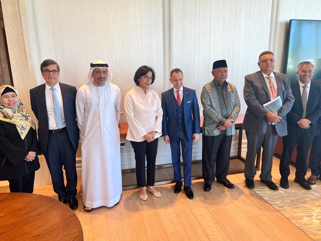 Met H.E. Dr. Sri Mulyani Indrawati (Finance Minister of Indonesia) and senior delegates and discussed positive collaboration opportunities in Islamic Finance backed by sustainability. We are fully aware of Indonesia’s potential and are keen to deepen DIB’s footprint there.