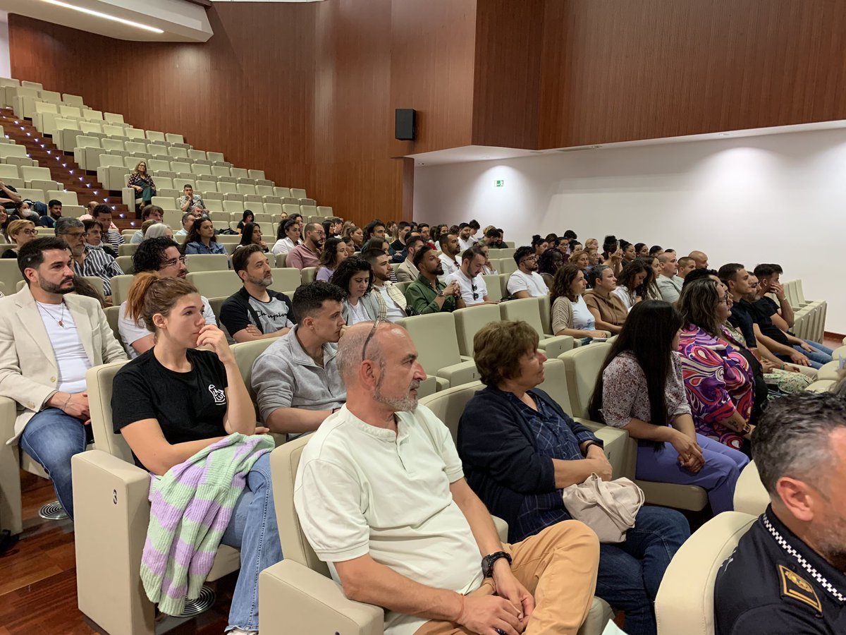 gitanos_org_ALI's tweet photo. Acudimos al acto organizado por la Cátedra de Cultura Gitana de la UA en conmemoración del día de la Resistencia Rromani 
—
#16Mayo #ResistenciaRomani https://t.co/apaVmPYphd