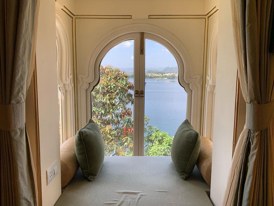 Our timeless windows open out to breathtaking views of the fabled city of lakes. 

Picture Credits: @dsimagines

#TajHotels #TajFatehPrakashPalace #Udaipur #Rajasthan