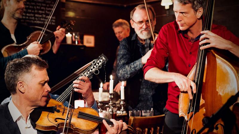 Violinist and animateur #BjarteEike @alehousefiddler on filming the celebrated #AlehouseSessions for @BBCFour - #Barokksolistene's mover and shaker on the thinking behind his group's 'old pop music' theartsdesk.com/classical-musi…