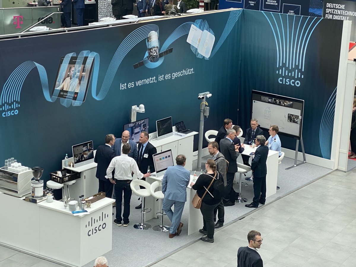 Cisco_Germany's tweet photo. Wir freuen uns, auf die erfolgreiche Teilnahme von Cisco bei der AFCEA Fachausstellung 2023 zurückzublicken! 🎉

#AFCEA2023 #ITfürDE #ImpulsgeberBund #CiscoSecurity #CiscoGermany 💼 https://t.co/9FT8ES0HkG