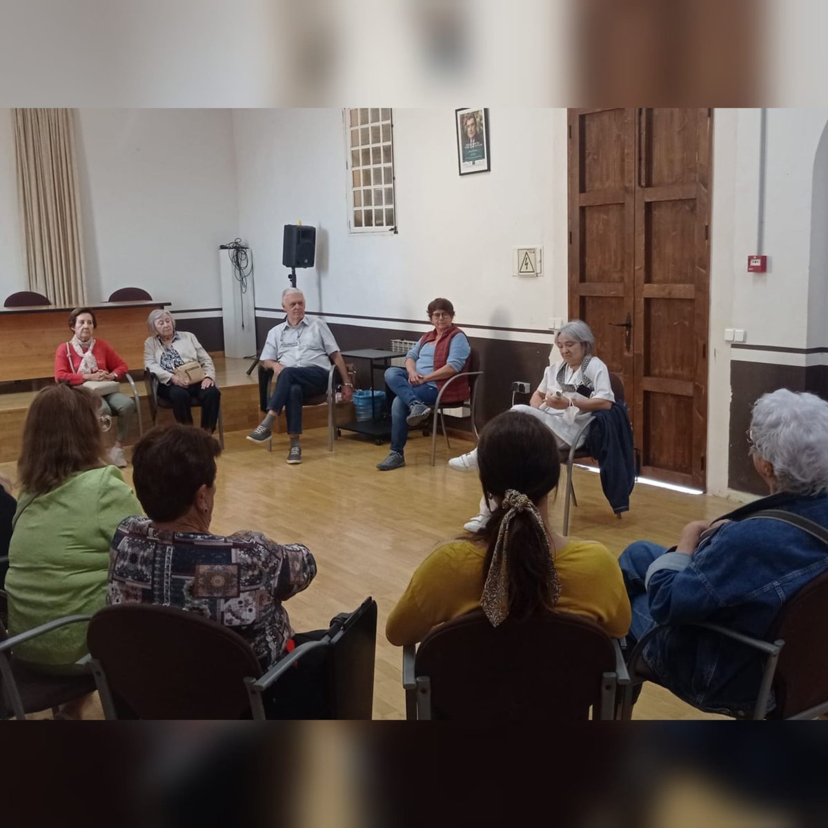 CSCASADELMAR's tweet photo. Empoderando a nuestros pacientes. Charla de hábitos saludables a nuestros pacientes del Terreno. Gracias Carmen por tu implicación https://t.co/OEtOqJju6T