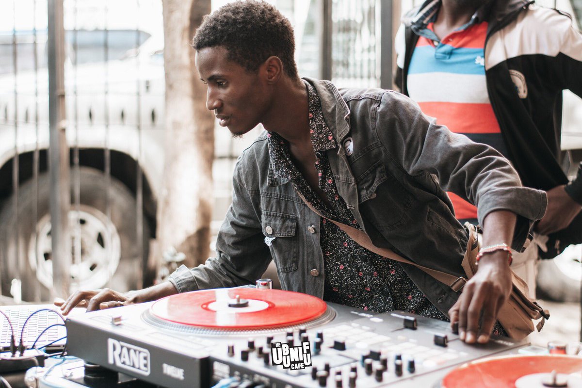 DjABBAKENYA's tweet photo. Due to unavoidable issues i have not be able to record (The house party mixes ) Youtube series buh sorting things out you will content soon bare with me at the moment and continue watching and listen to the previous mixtapes✍️ https://t.co/zag5CkfuZA