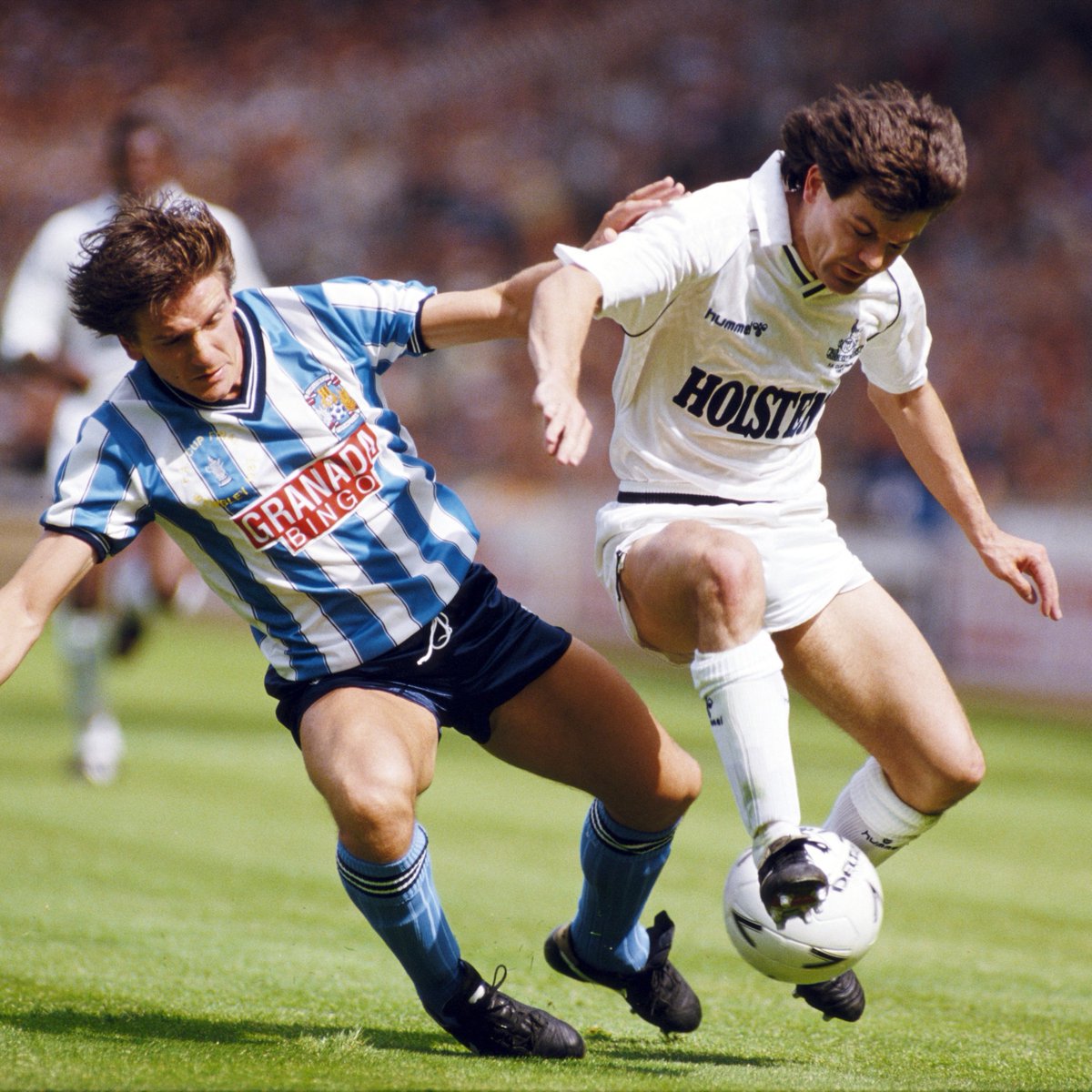 EmiratesFACup's tweet image. #OnThisDay in 1987, @Coventry_City twice battled back from a goal down to beat @SpursOfficial 3-2, sealing the Sky Blues' first-ever FA Cup title! 🏆