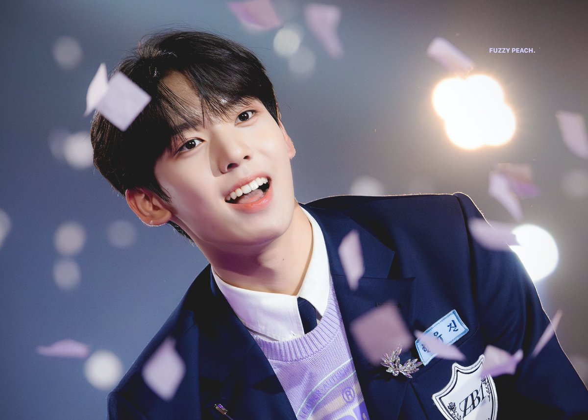 O7O1hs's tweet photo. the look of happiness and love, you can see in his eyes 🥺🫳🏻 https://t.co/ynOJiLiLZg