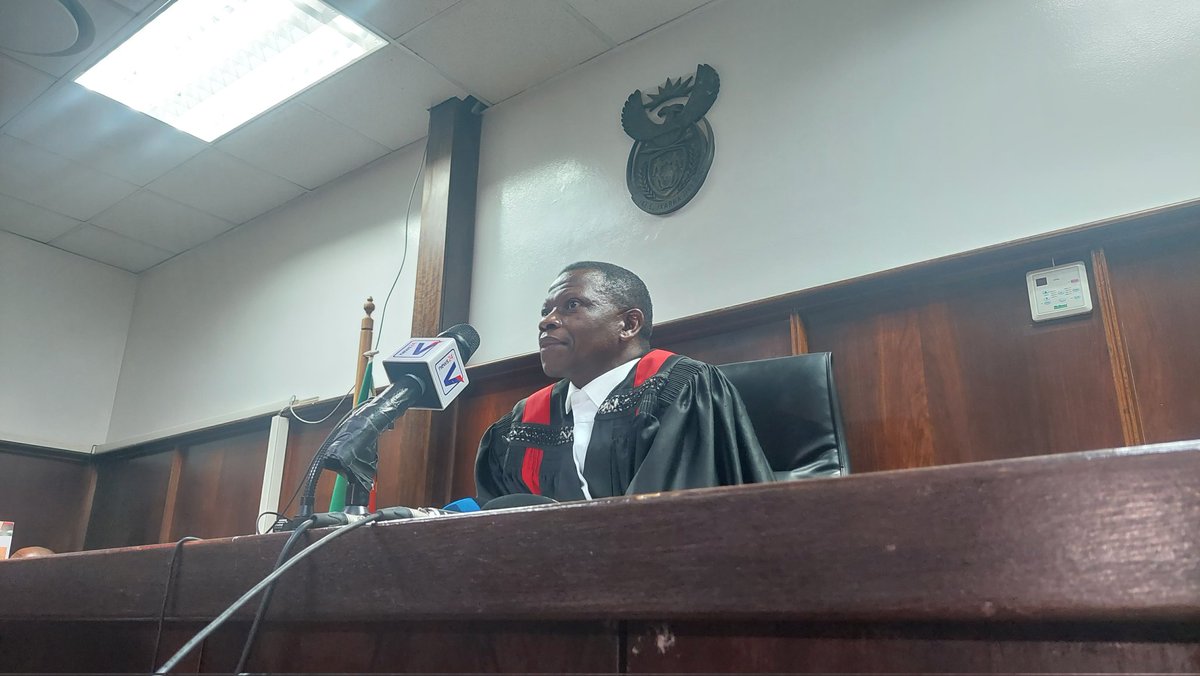 Sli_Masikane's tweet photo. BREAKING #ThaboBester His new legal team says the court needs to be furnished with documentation that this man before court is Bester. The magistrate says the court has no reason to believe the man before court isn't Bester.

#DrNandipha 
#eNCA https://t.co/U4eb3lfQ28