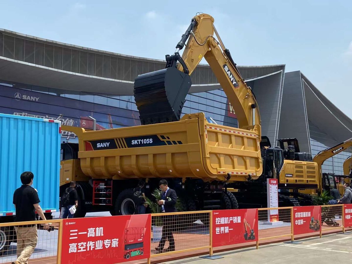 CRUKING_Rena's tweet photo. 2023 CICEE Changsha Construction Machinery Exhibition🔥🔥🔥
Quality changes the world!!!
Welcome to inquiry
#wheelloader #excavator #skidsteerloader #truckcrane #Concretemixertruck #roadroller #Chinamachine #XCMG #zoomlion #SANY #euiqment #constructionmachine https://t.co/YDtcJ8b32u