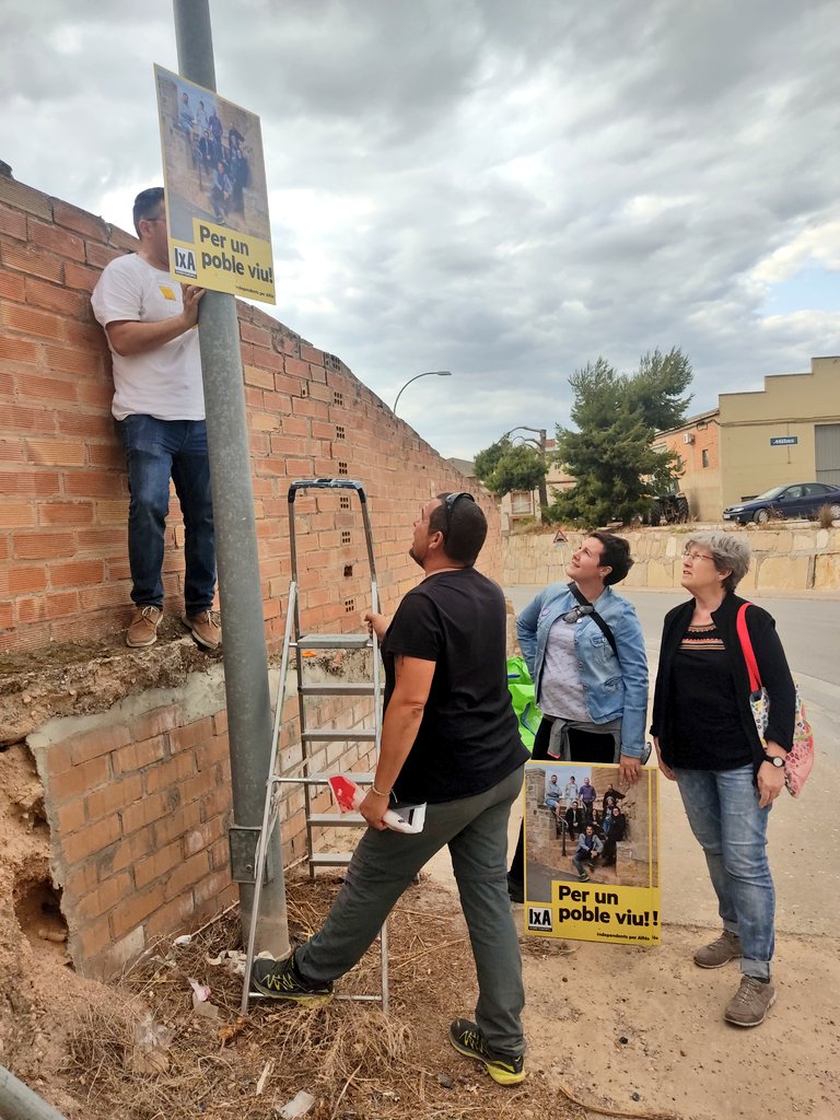 ErcSegria's tweet photo. ✅La candidatura Independents per Alfés-AM també ha començat la campanya electoral amb la penjada de cartells.
💪La cap de llista, Dèlia Almenara Solsona, i l'equip que l'acompanya volen treballar per fer d'#Alfés un #PobleViu!
📆El 21/5 a les 12h, presentació.
#FuturRepublicà https://t.co/JMsXH1DrVT