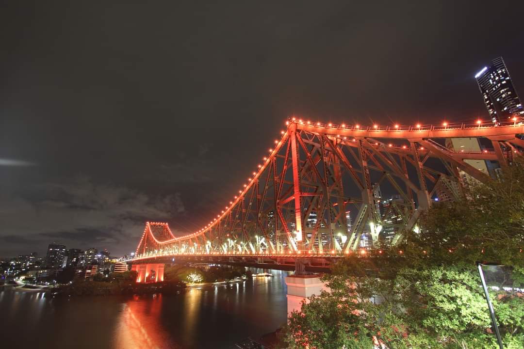 QLDSESVA's tweet photo. As part of National Volunteer Week and leading into National Wear Orange Wednesday (WOW Day) tomorrow, Brisbane celebrates the amazing volunteers of the State Emergency Service by Lighting up the City Orange!

Thank you for everything you do and your service to the community! https://t.co/XUCYhfs8Xn