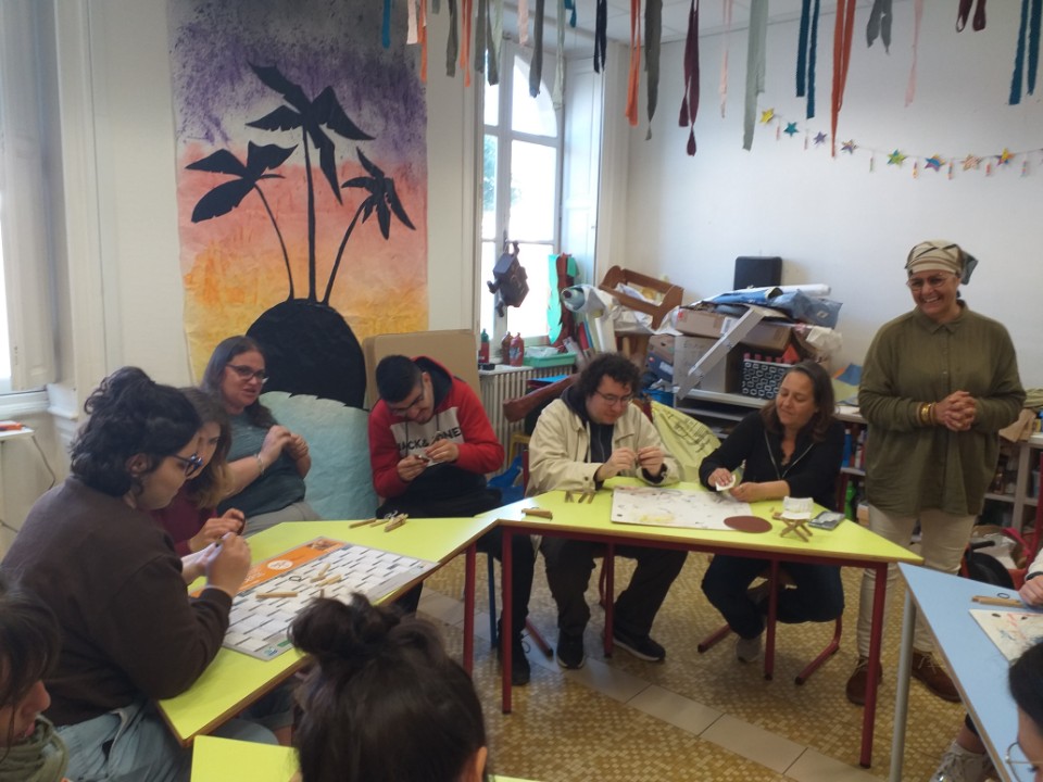 LLO_nantes's tweet photo. 👉Ce matin, coup d’envoi de la 1re session des Anim’acteurs du secteur Sud de @nantesfr au #périscolaire #Stalingrad ! Plus de 30 #animateurs se sont réunis pour ce temps d’#échange autour des méthodes d’#
animation.
#lutte #handicap #bricolage #footballamericain #beewrap https://t.co/VKqVULQ0ME
