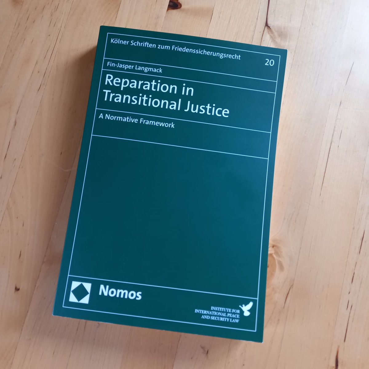 Ehm, so, my dissertation just got published with @NomosVerlag  🙀 🎉  Best thing: It's Open Access.

So if you want to learn about legal standards for reparation  programs after systematic human rights violations and international  crimes check it out: nomos-elibrary.de/10.5771/978374…