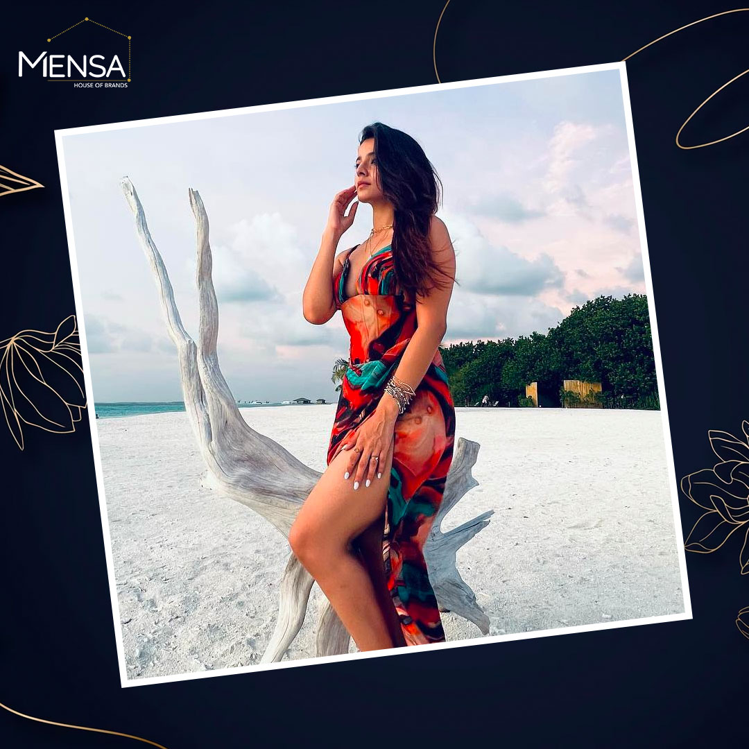 In the midst of Maldives' scenic wonders, Priyaasi jewelry stands out as a true showstopper. priyaasi.com #Priyaasi #PriyaasiJewellery #VacationGlam #MaldivesEscape #StyleStatement #FashionElegance #MensaBrands