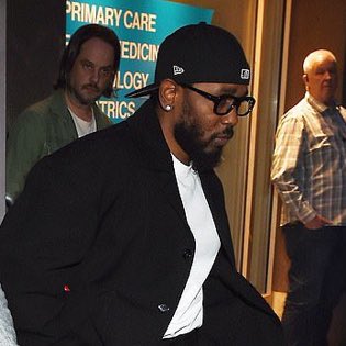 swifferupdates's tweet photo. 📷| @kendricklamar was also seen leaving Electric Lady Studios last night! https://t.co/P045nkLWDn