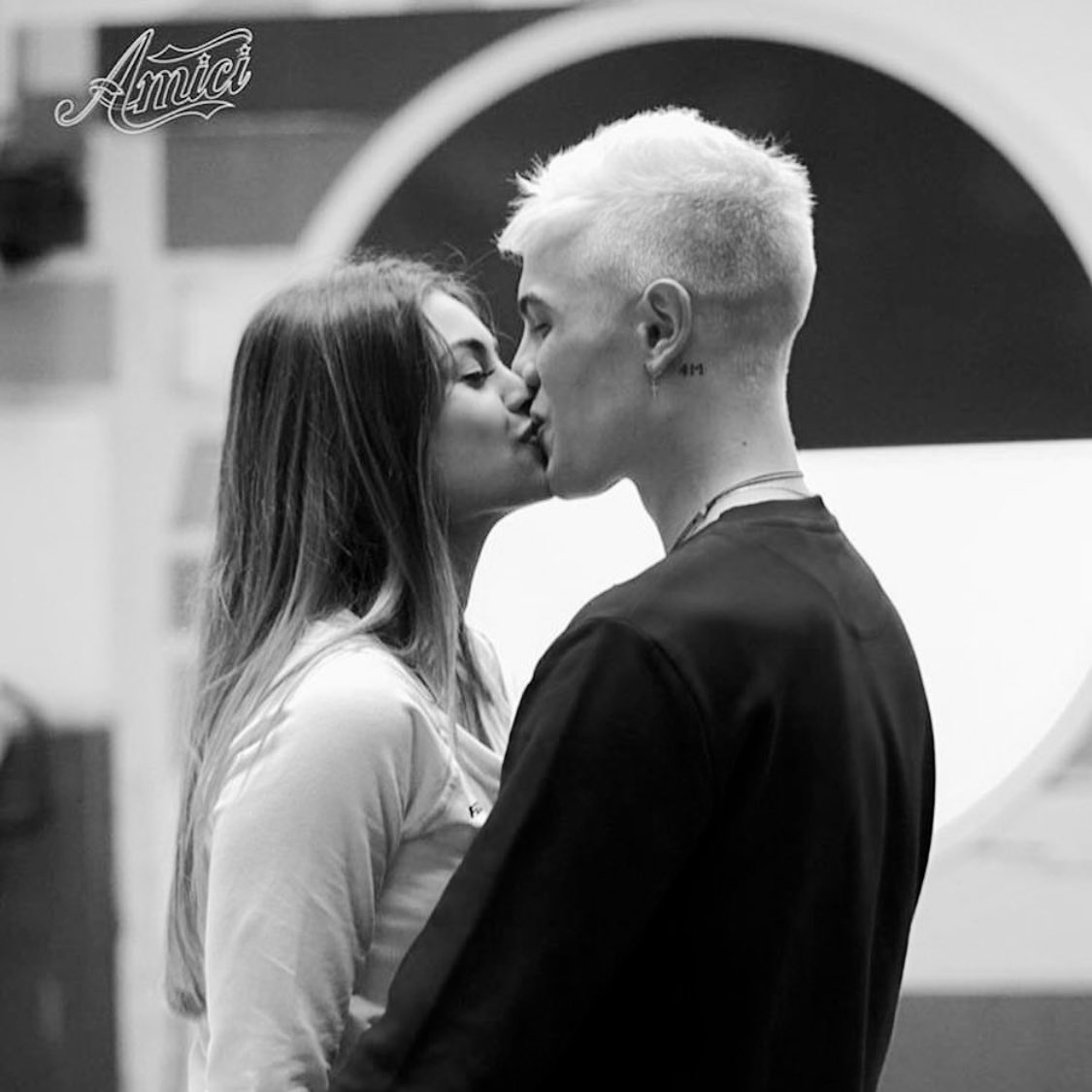 okswendy's tweet photo. qual è per voi la coppia più bella bella di amici? 
!vera coppia esistita!
di tutte le edizioni
comincio io: 
biondo ed emma #Amici17 
 #amici22 https://t.co/5BOKXrt9Va
