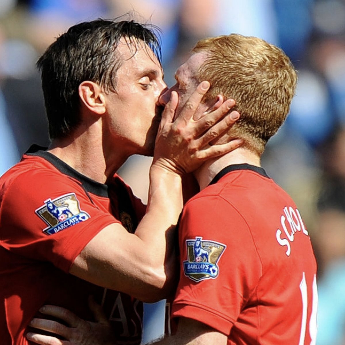 Anyone remember Gary Neville kissing Paul Scholes on the lips as United beat City in 2010, only for Chelsea to win the league that year? Over-celebrating @GNev2?