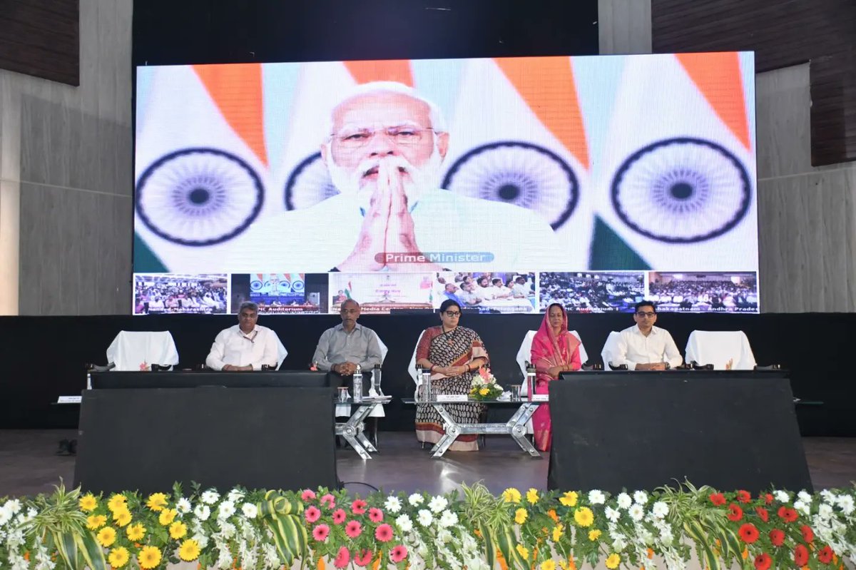 cpmgup's tweet photo. माननीय महिला एवं बाल विकास मंत्री, श्रीमती स्मृति जुबिन ईरानी द्वारा आज दिनांक 16.05.2023 को रोज़गार मेले के पांचवे संस्करण में #लखनऊ स्थित इंदिरा गाँधी प्रतिष्ठान में नव चयनित उम्मीदवारों को नियुक्ति पत्र प्रदान किये गए I https://t.co/Aw5IY5t8Dl