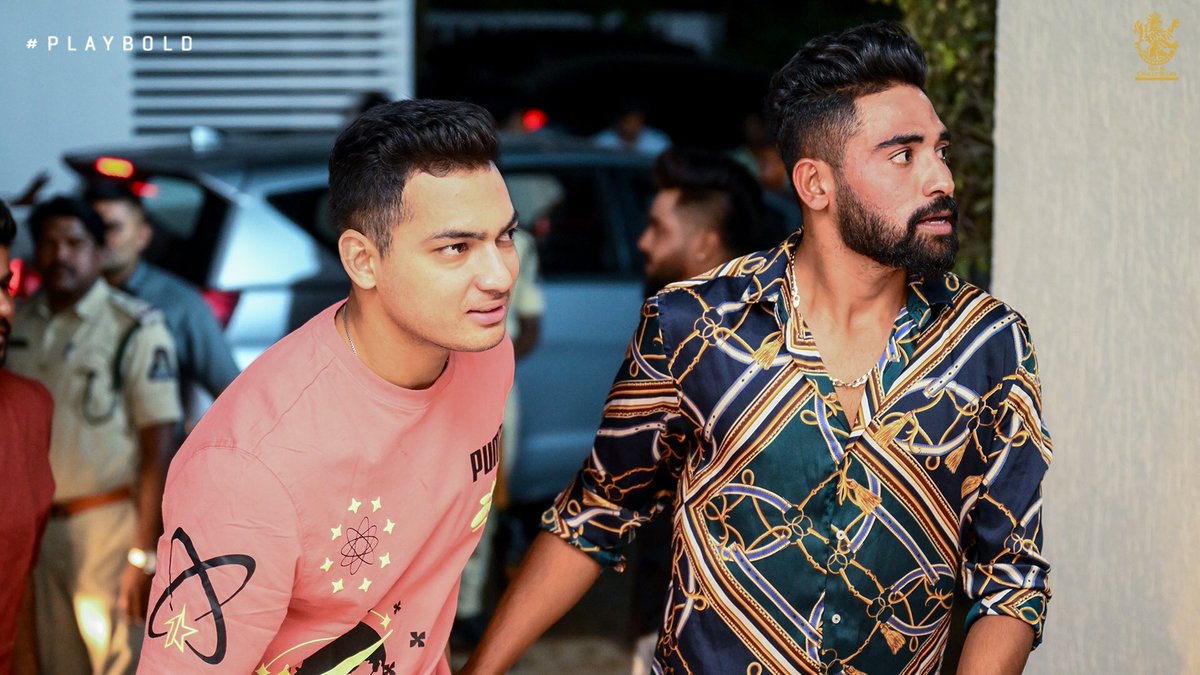 RCBTweets's tweet photo. Hyderabadi Biryani time! 🥳

The boys took a pitstop at Miyan's beautiful new house last night! 🏡

#PlayBold #ನಮ್ಮRCB https://t.co/kEjtB1pQid