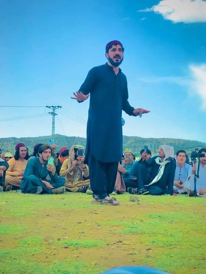 Let`s share @ManzoorPashteen pic to make Twitter proud❤🕊