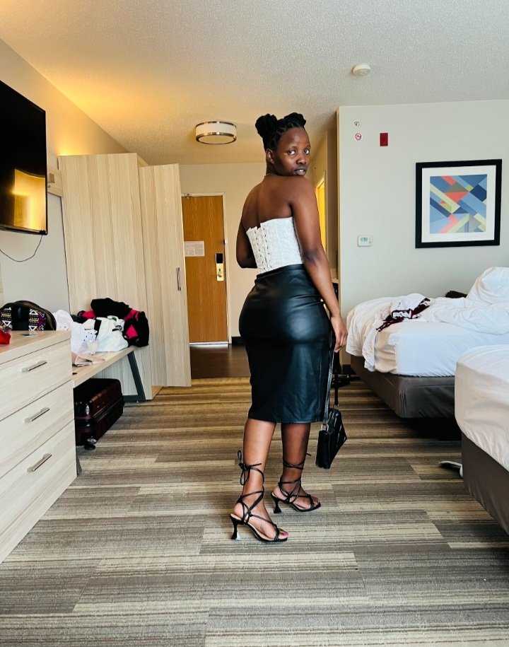 umtukulu_sd's tweet photo. Corsets and vibes. #snached #QueenCharlotteKe #Bridgerton #blackgirl https://t.co/BWDViJg6J0