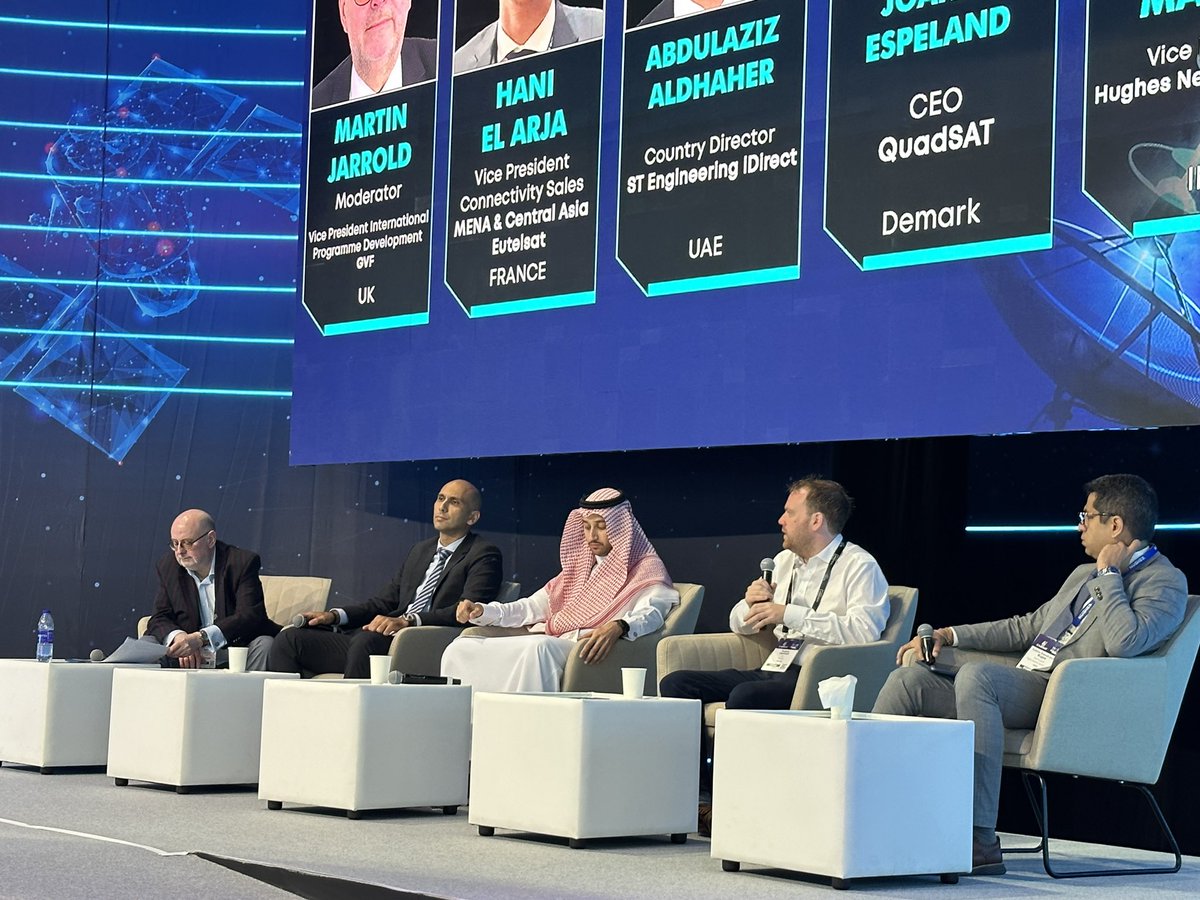 HelenWeedon's tweet photo. Joakim Espeland @QuadSat discussing the increased value of more testing of antennas in maritime and how it improves safety. https://t.co/lV7Yz3Mv93
