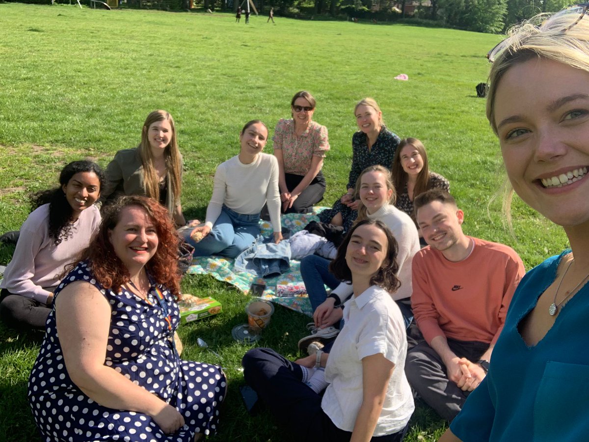 Yesterday was the return of a now annual PERL event, hosted by alumni @MBlandhol (our self-named token Norwegian) - the potato race!

The sun came out just in time ☀️, competition was fierce 🏃, winners were hotly debated...🏆, and this time the potatoes remained un-smashed! 🥔