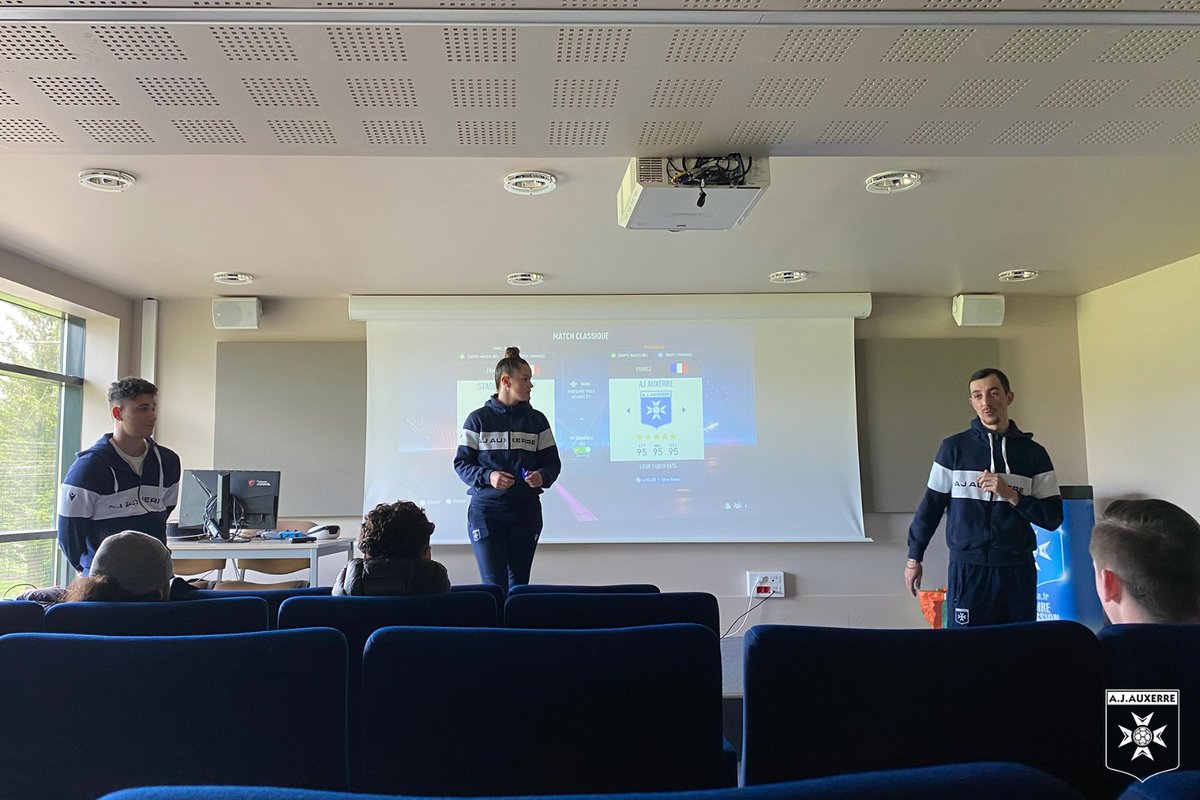 🎮 Remise des prix de l’<a href="/eligue1open/">eLigue 1 Open</a> au Centre de Formation AJA Acadomia 🏆

En présence de <a href="/deshe74/">Lucas</a> et <a href="/Pain_FIFA/">AJA PAIN</a>, joueurs de l’@AjaEsports, les meilleurs représentants auxerrois ont reçu leurs prix 👉 aja.fr/remise-des-pri…

#TeamAJA