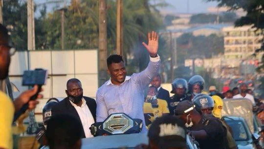 🚨 🚨 FRANCIS NGANNOU VA DEVENIR PRÉSIDENT DU PFL AFRICAIN GRACE À SON NOUVEAU CONTRAT !

Un projet qui permettra d’avoir des événements sur le continent africain 🔥🔥

Il aura aussi une place au conseil de l’organisation pour défendre les droits et les intérêts des combattants