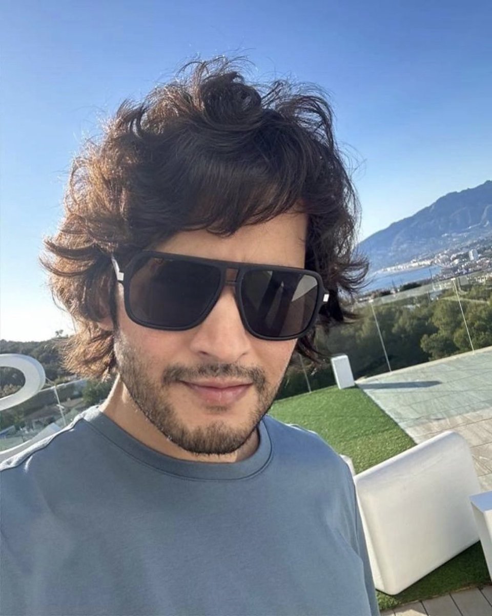 siima's tweet photo. @urstrulyMahesh looks refreshing as he took a break and resets!
#MaheshBabu #selfie #vaction #pauseandreset https://t.co/vJHUa6iKFQ