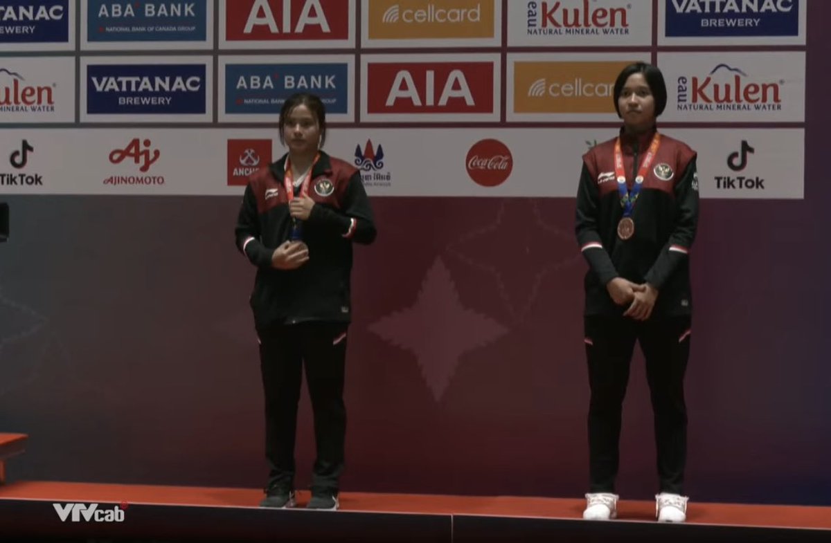 Badminton #SEAGames32 - WS Podium

🥇Supanida Katethong (THA)
🥈Lalinrat Chaiwan (THA)
🥉Ester Nurumi Tri Wardoyo (INA)
🥉Komang Ayu Cahya Dewi (INA)

Congratulations to all medalists!