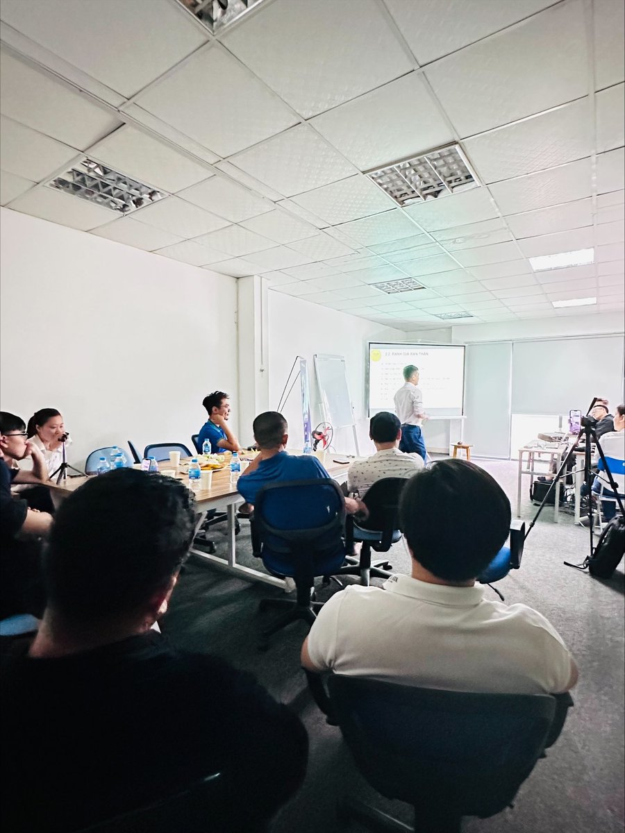 MTradingVietnam's tweet photo. 🎉Chúc mừng Mr. Cup và cộng đồng "Cuộc sống trader" - đối tác chiến lược của #MTrading đã có một buổi offline thành công tốt đẹp
Mong rằng các hoạt động ý nghĩa như thế này sẽ tiếp tục lan tỏa tới cộng đồng nhà đầu tư tại Việt Nam🎯
#mrcup #forex https://t.co/FOkUhp2twC