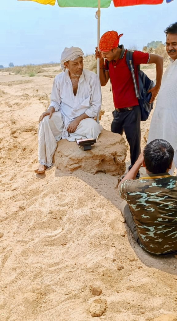 mridulaz's tweet photo. An oldman died in quest of water- besides Production Design my cameo in the film 'Bhagirath the Sandman' https://t.co/D4iZpSHSlX