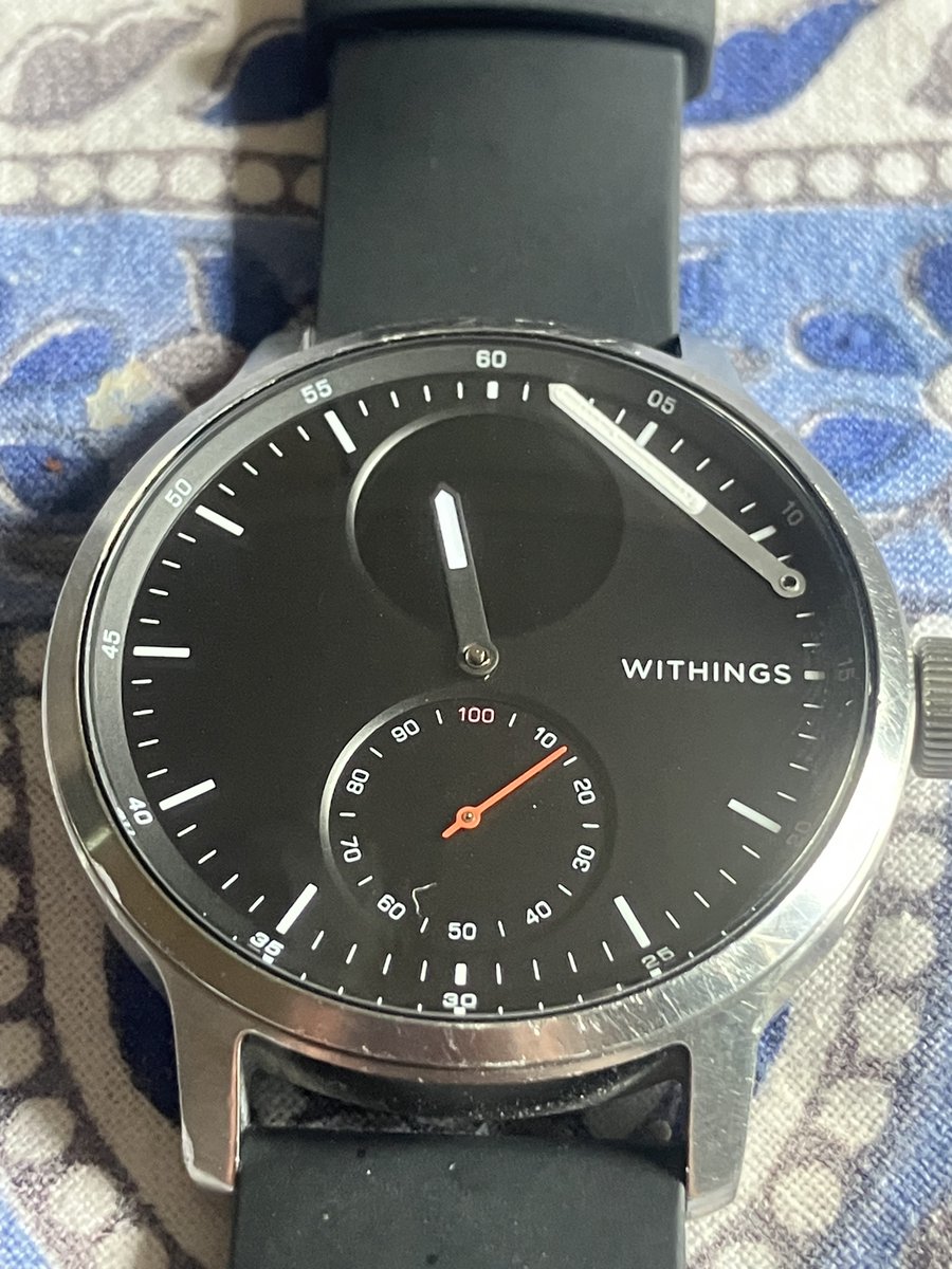stefjuan's tweet photo. Celle des minutes se balade.
Verdict : la montre #Scanwatch est IRREPARABLE.
Et pas un bijoutier, même celui de quartier 😉, accepte d'y toucher car tout est serti pour l'étanchéité.
Et comme la montre a plus de 2 ans, @WithingsFR m'offre royalement 25% sur une nouvelle. Bravo ! https://t.co/w1f9MTnAY4