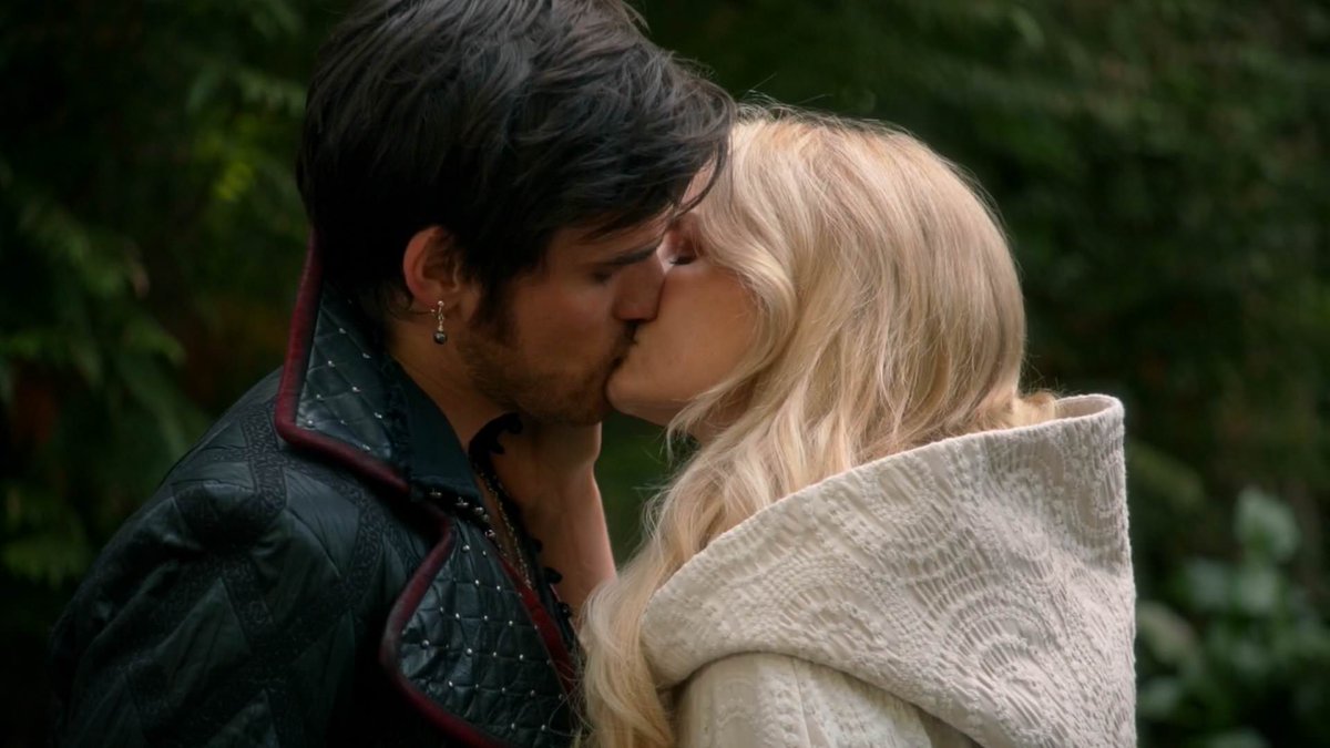 vader_el's tweet photo. mis cuatro parejas favoritas de la ficción. Nomino a todo el que se apunte. #clois (#smallville #superman) #anidala (#starwars) #clerith (#FFVII) #CaptainSwan  (#OUAT) https://t.co/2fvJJyJ81B