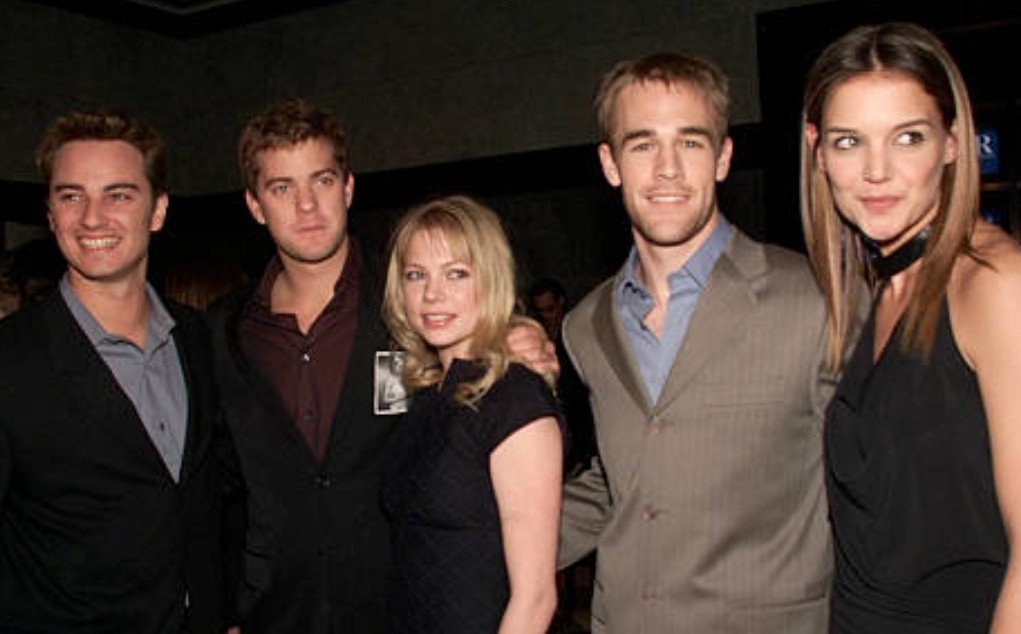 mcpurpleh's tweet photo. Tá mais vcs sabiam que Joshua Jackson (Pacey Witter) colocou uma fotografia da Meredith Monroe (Andie Mcphee) em seu terno para ela não ficar de fora da comemoração do 100º episódio de Dawson's Creek. Parece que ele aprendeu direitinho com seu personagem,não é mesmo? 😍👌#pandie https://t.co/c9McwQXDEa